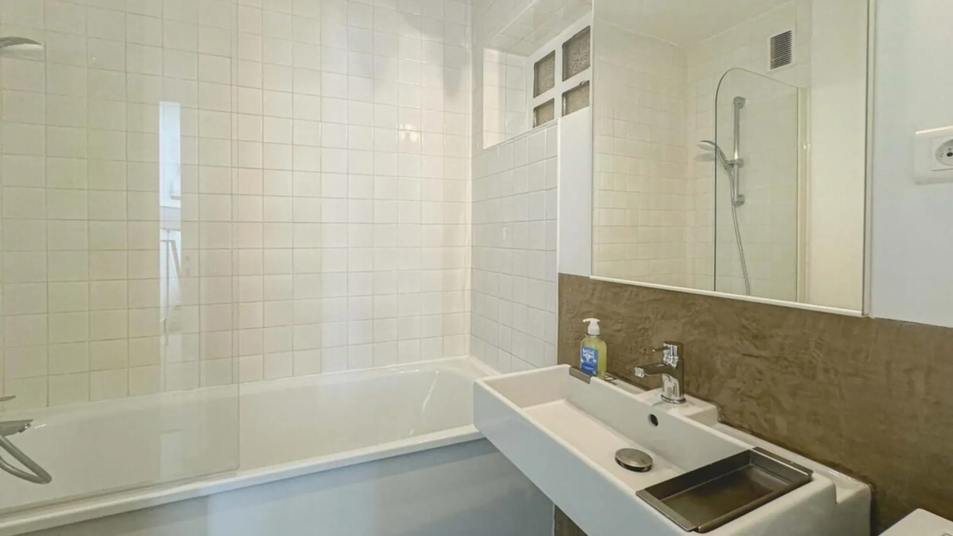 Flexliving - Whole Flat - Friant Apartman Párizs 0*,
